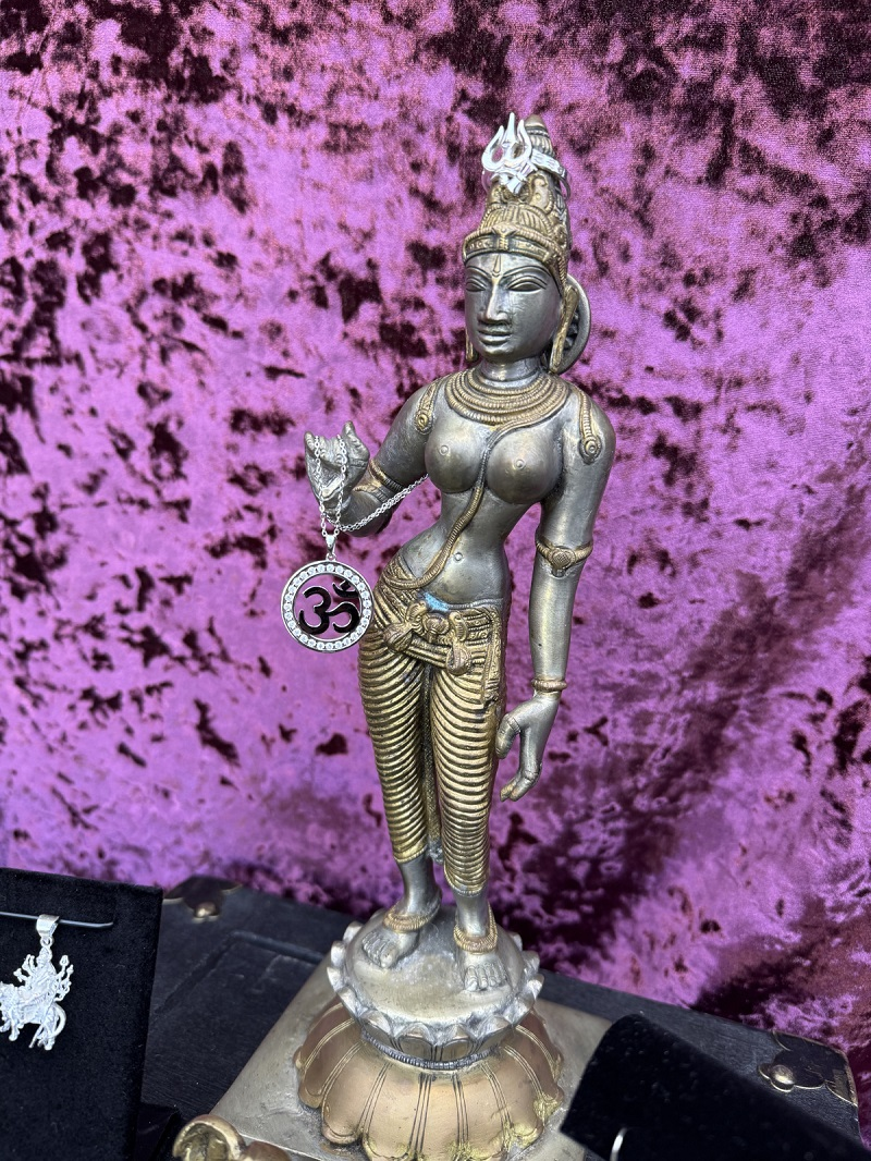 Parvati Holding Om Pendant