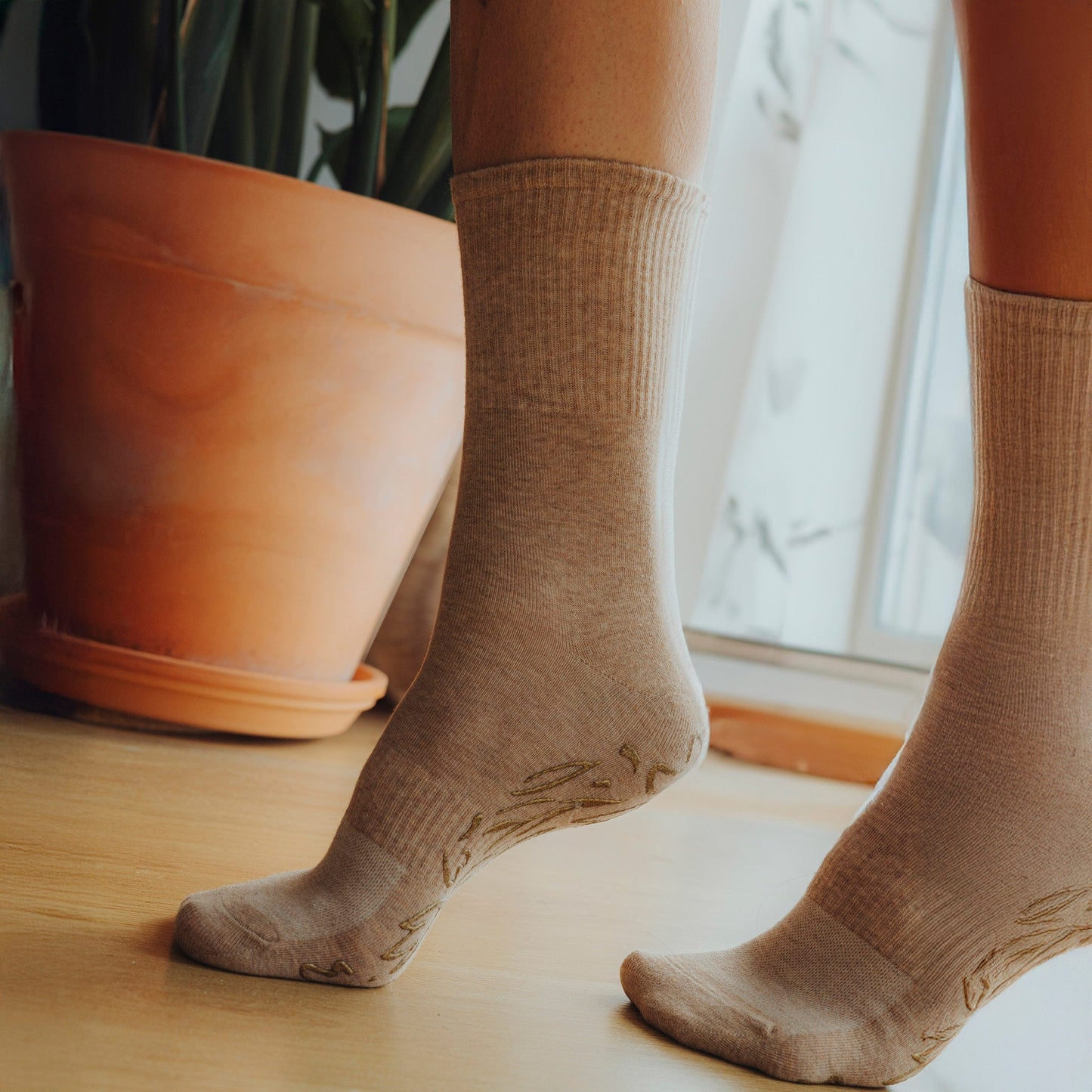 Brown Yoga Socks – Organic Cotton (1 pair)