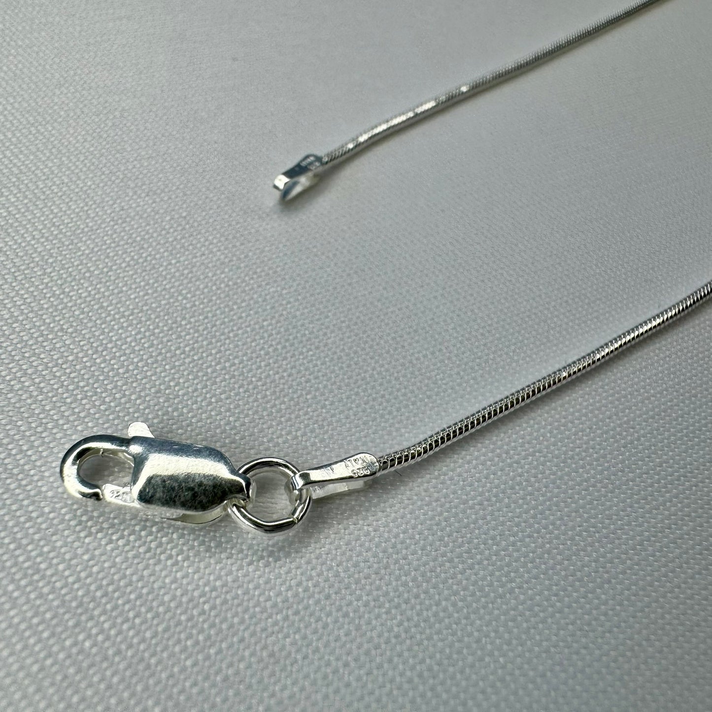 Sterling Silver Magic Chain 1.0mm Up Close