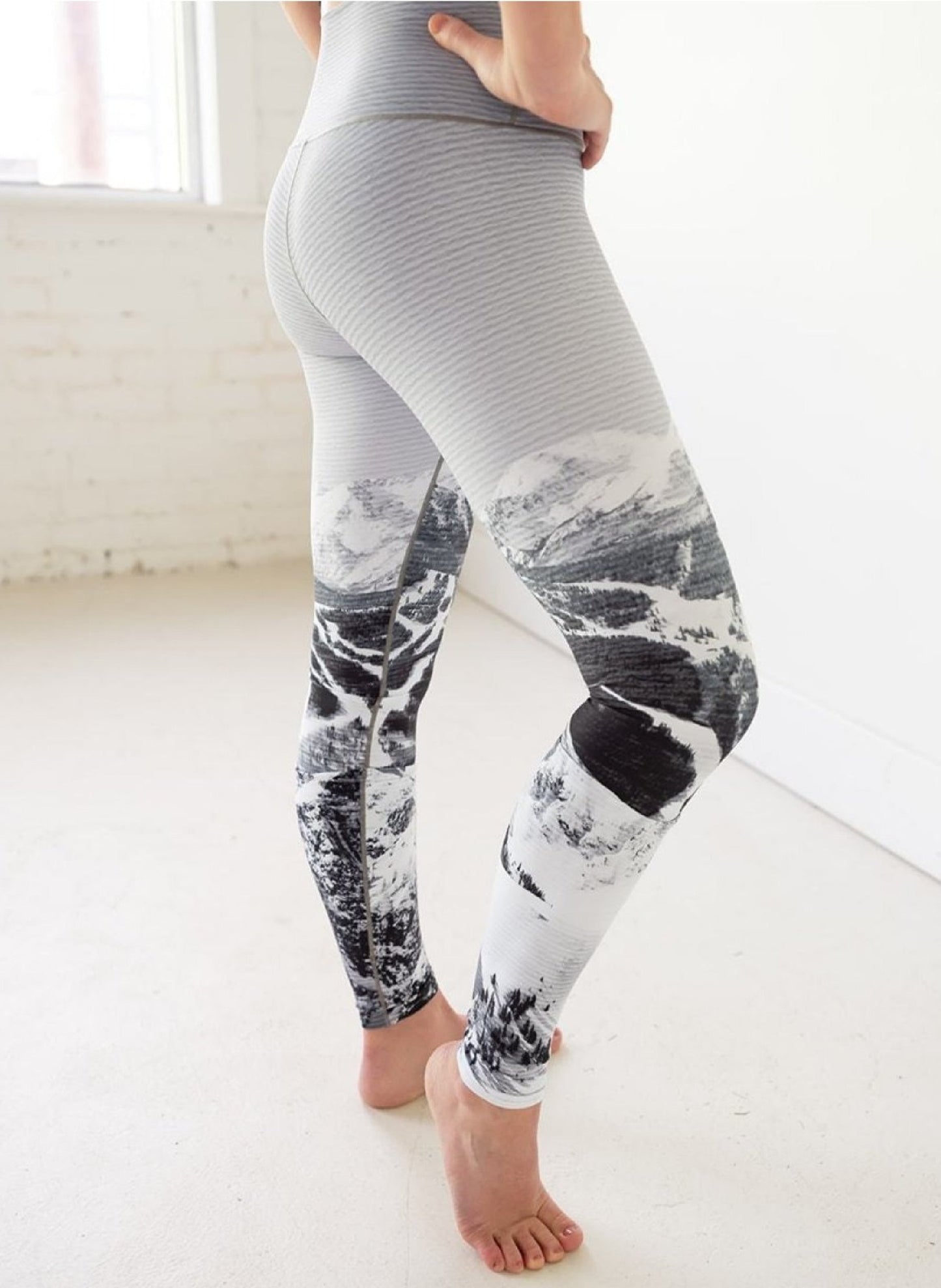 Black & White Ski Hill Yoga Pants