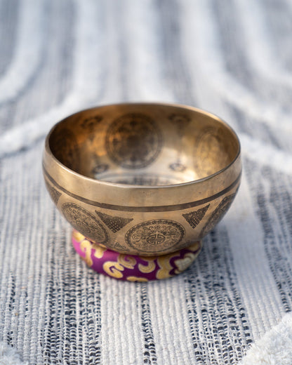 Chakra Carved Singing Bowl Set Crown