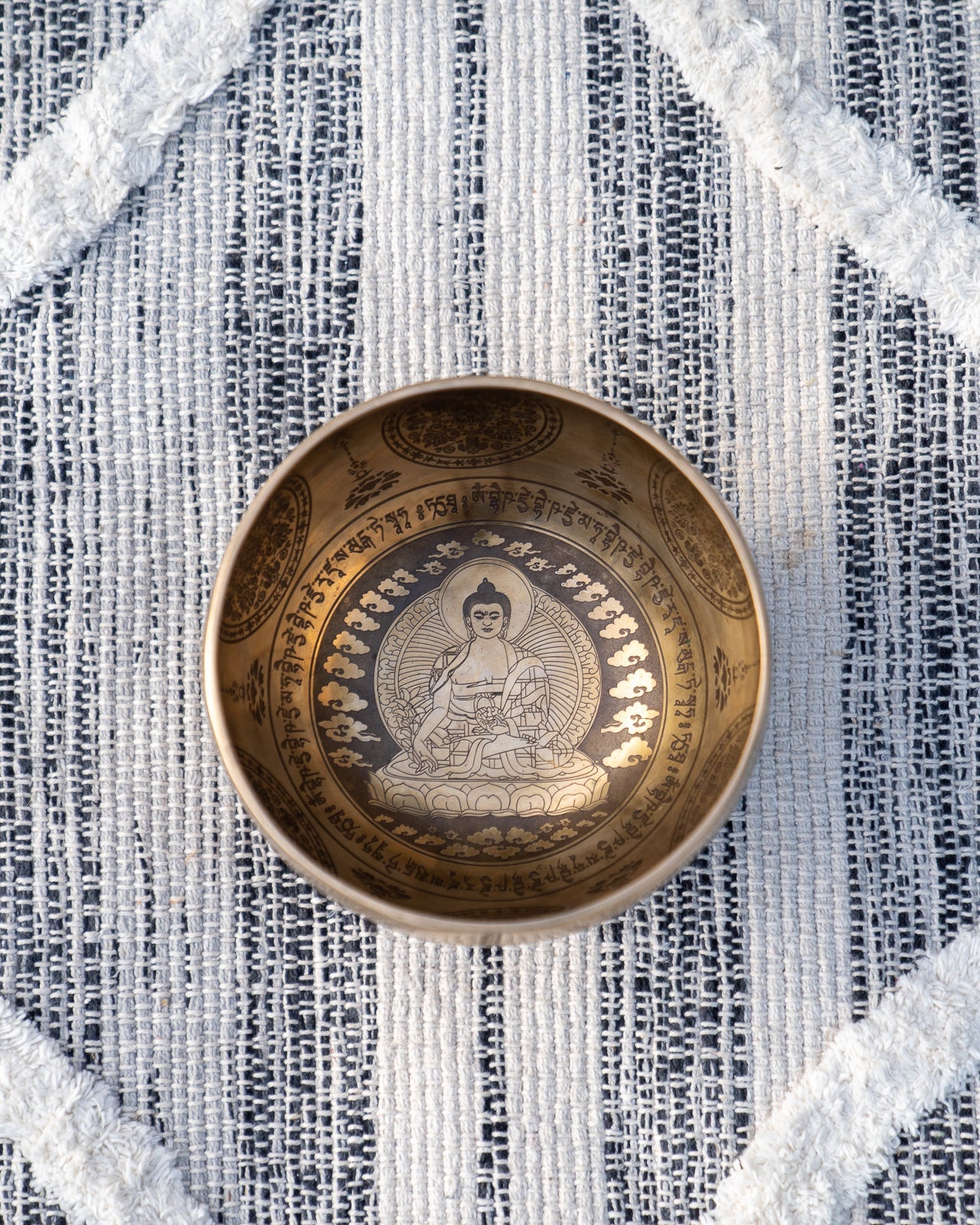 Crown Chakra Singing Bowl in B Carved Bowl