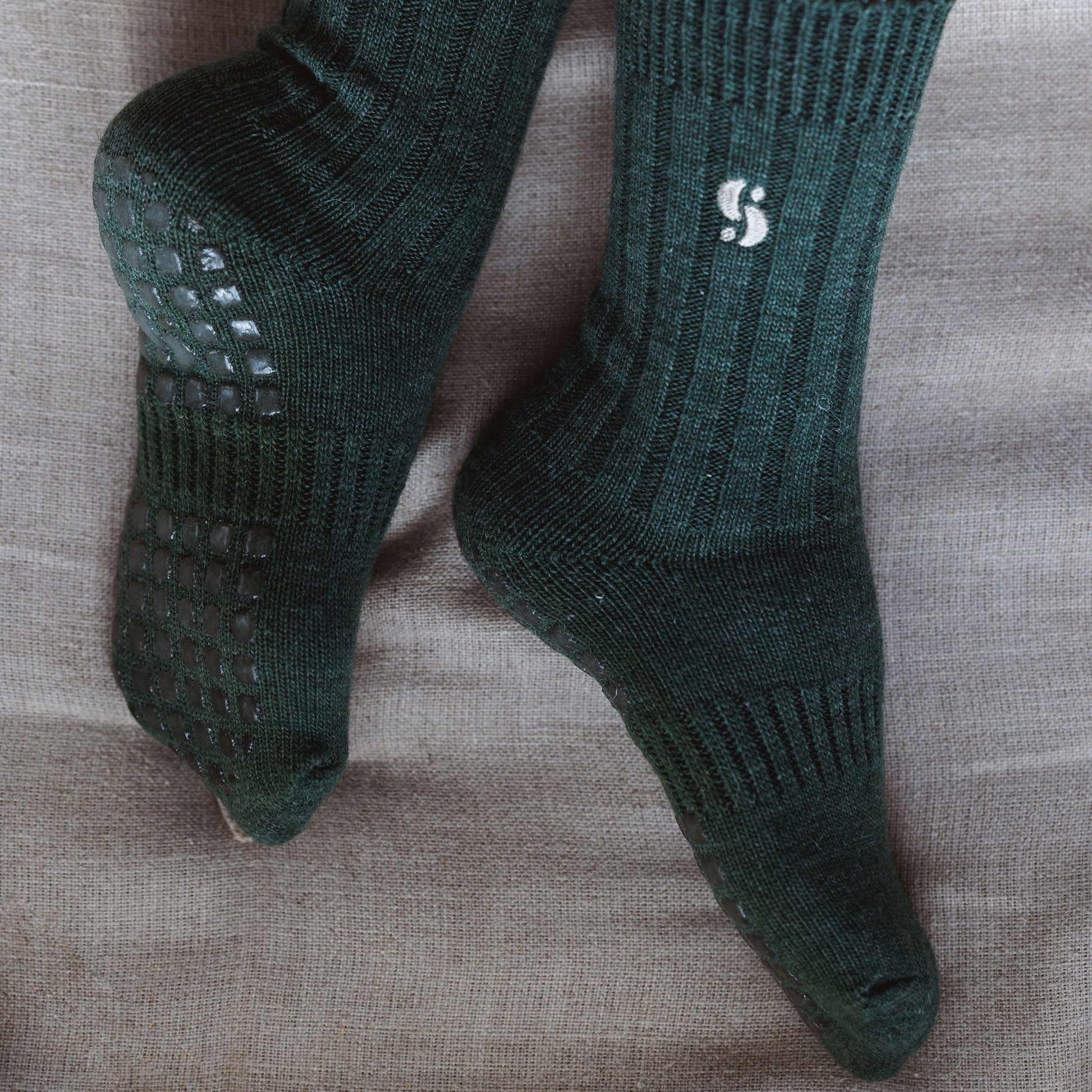 Dark Green Yoga Socks – Merino Wool (1 pair)