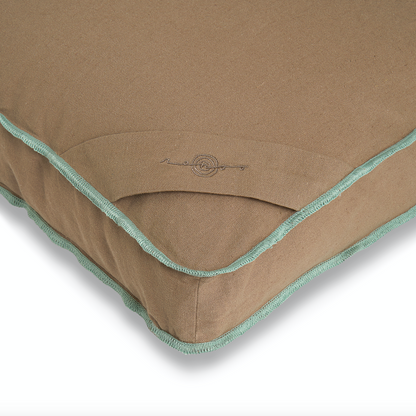 Earth Organic Meditation Cushion Set Corner Logo