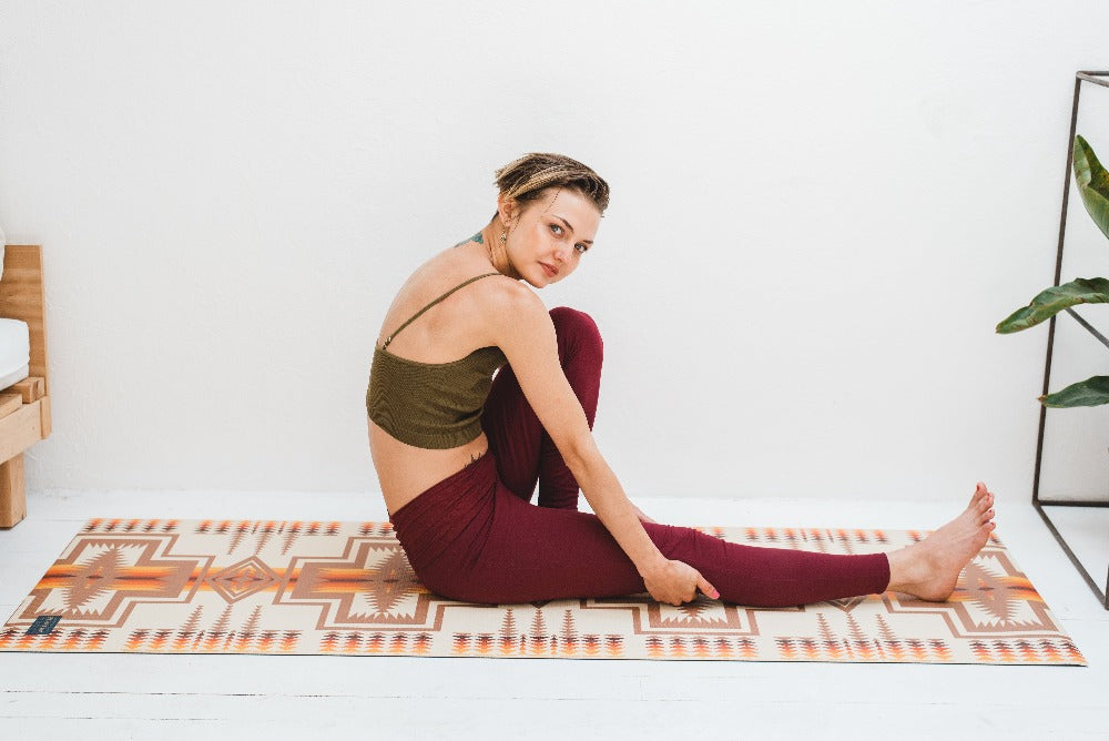 Pendleton x Yune Yoga - Harding Tan Yoga Mat Yoga Teacher Practicing Yoga