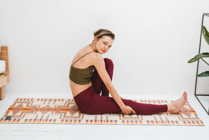 Pendleton x Yune Yoga - Harding Tan Yoga Mat Yoga Teacher Practicing Yoga