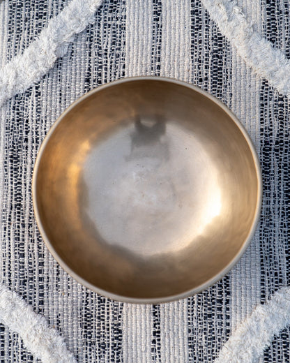 Solar Plexus Singing Bowl in E Matte