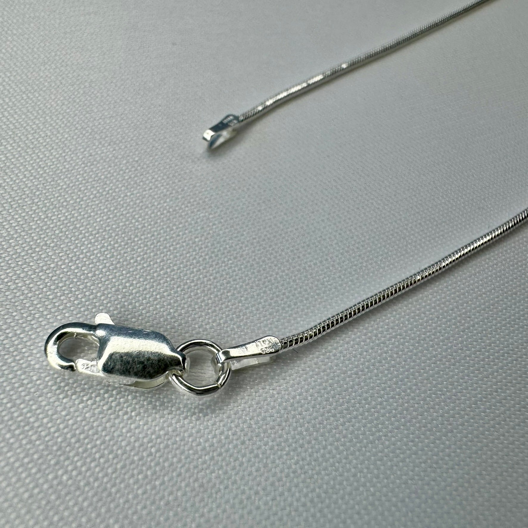 Sterling Silver Magic Chain 1.0mm Up Close