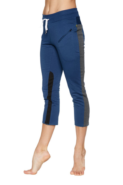 Women's 4/5 zipper pocket capri yoga pants in Royal Blue