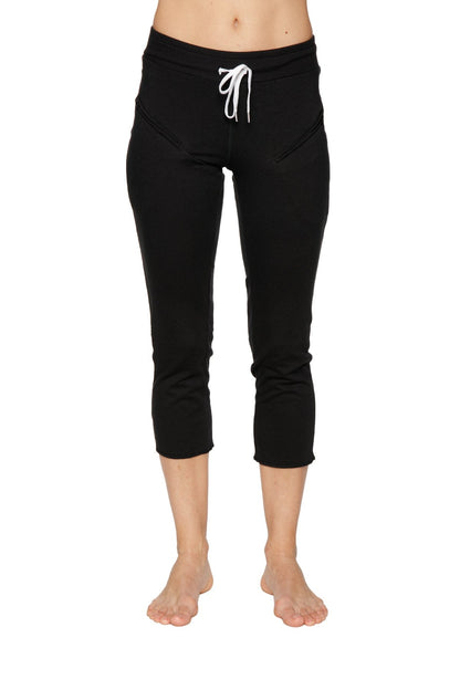 4/5 Length Zipper Pocket Capri Yoga Pants (Black) Front