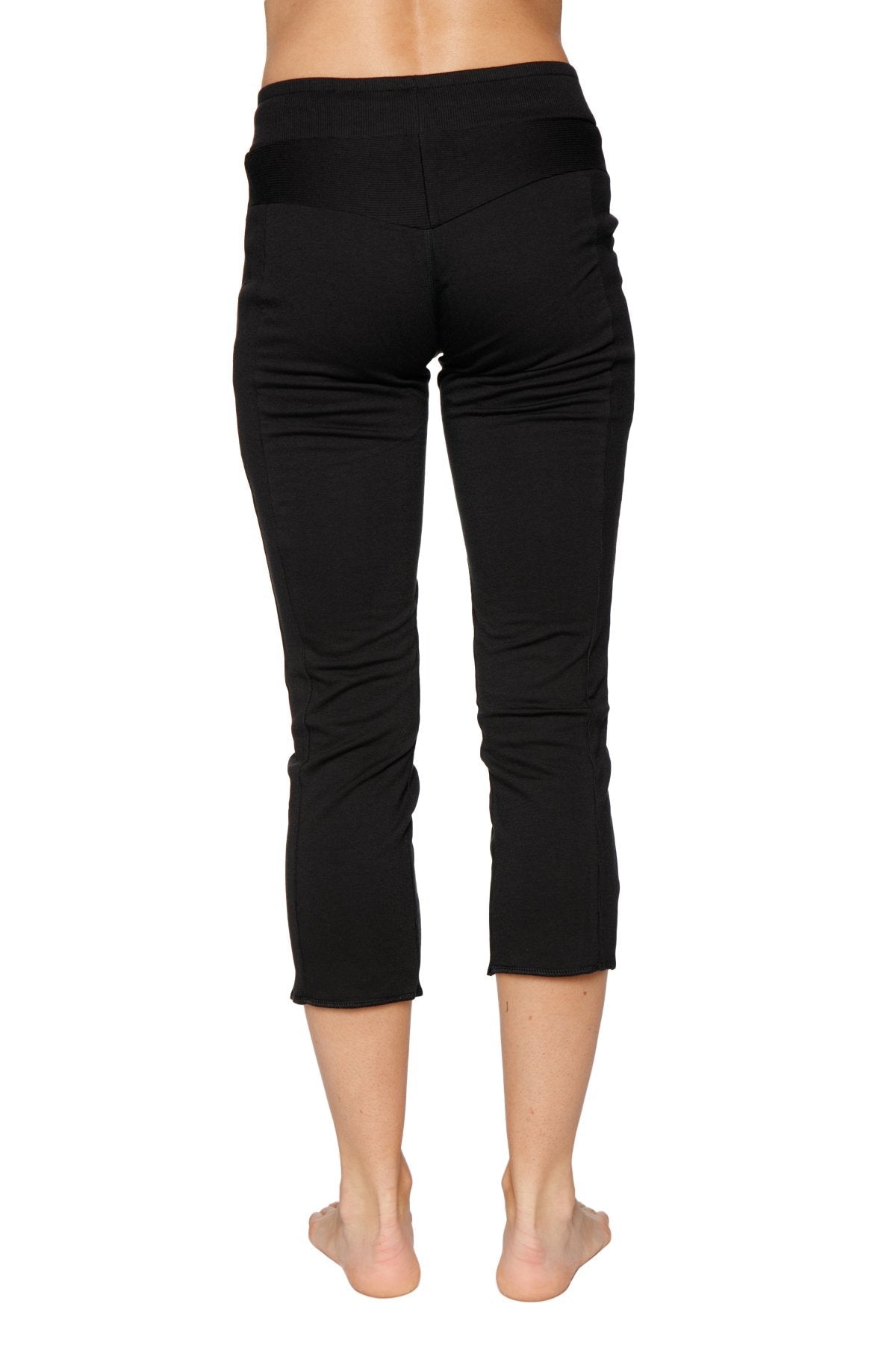 4/5 Length Zipper Pocket Capri Yoga Pants (Black) Back