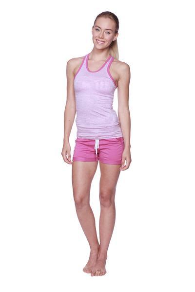 Performance Yoga Shorts Berry Model